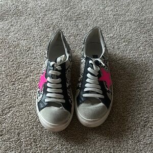 Steve Madden Stylish Women's Sneakers with Pink Star